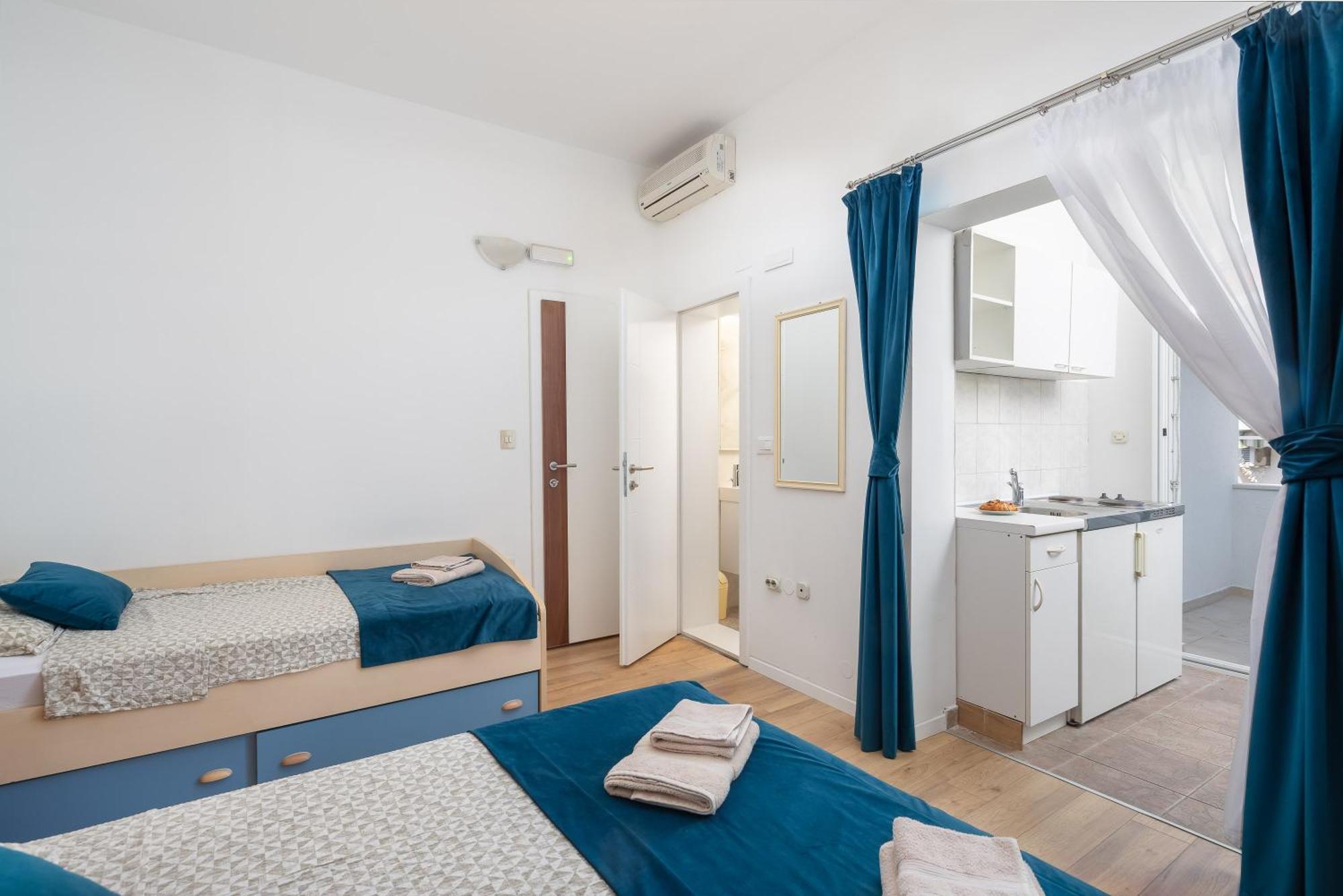 Apartments Near Central Beach With Free Parking Makarska Kamer foto