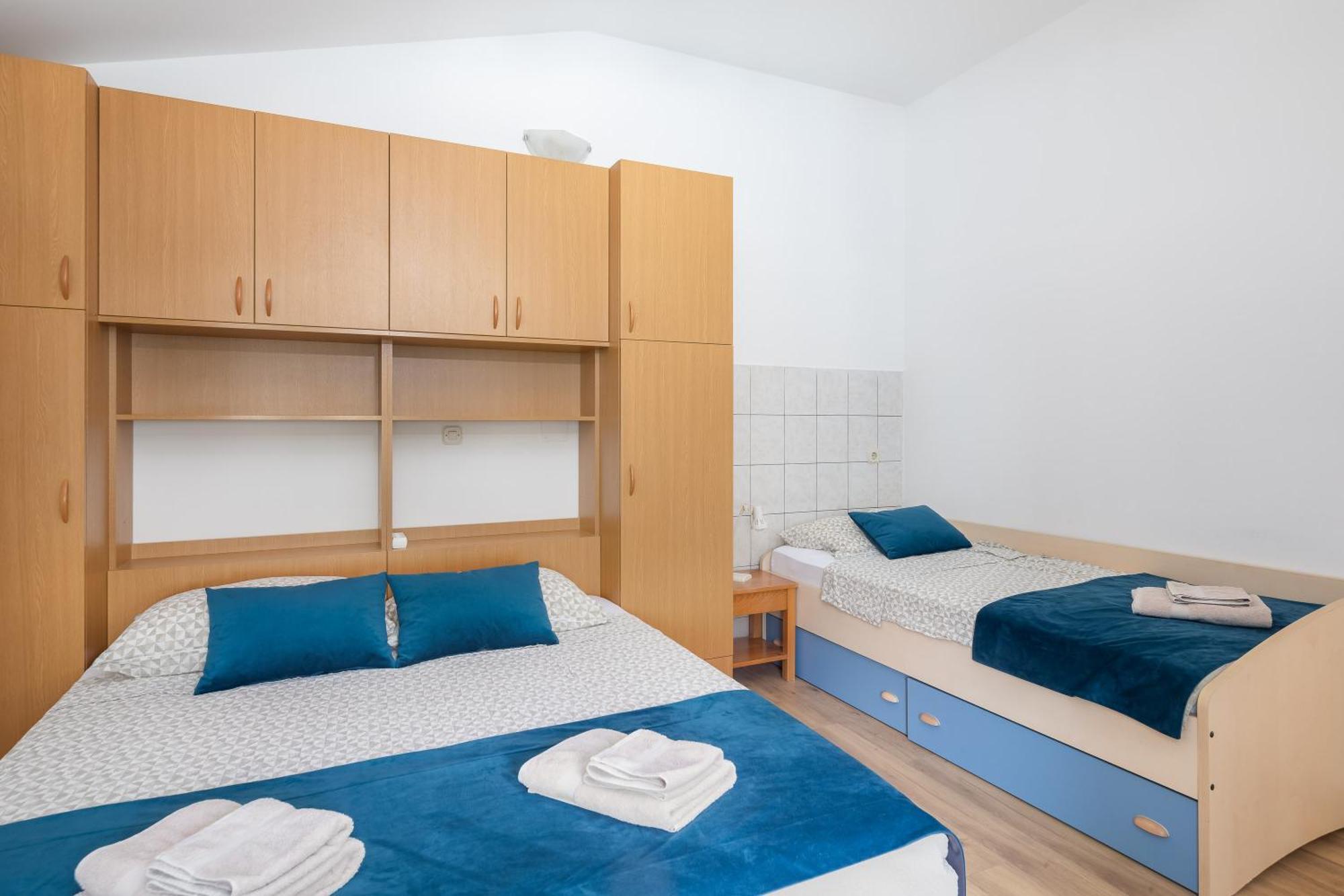 Apartments Near Central Beach With Free Parking Makarska Kamer foto